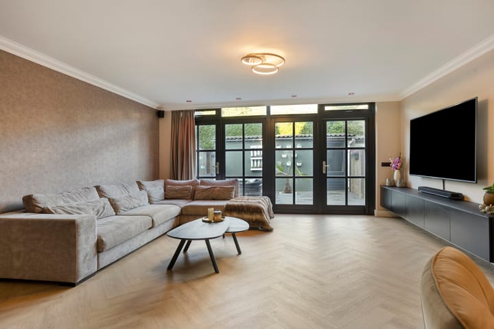 Hoekwoning te koop: Burgemeester van Heesbeenstraat 36, Vlijmen