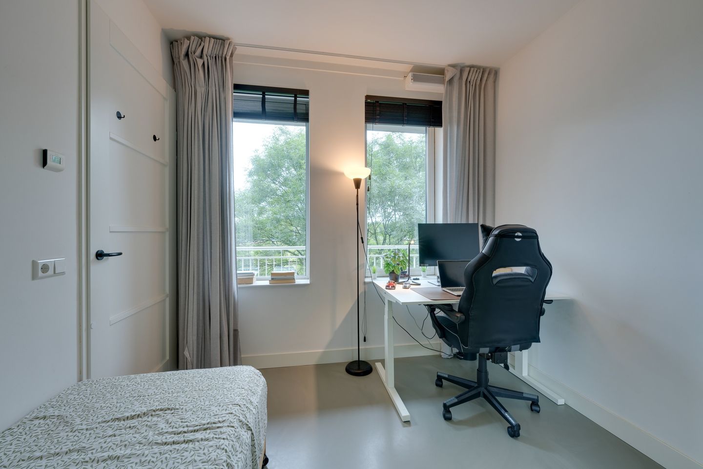Photo 34 of Bart van der Leckhof 42