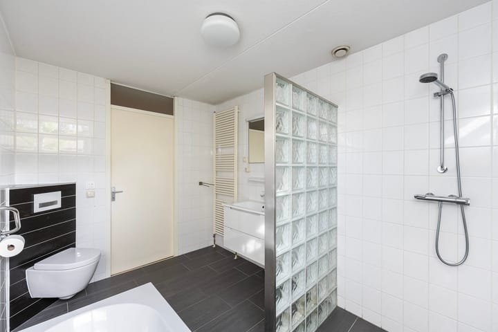 Tussenwoning te koop: Lünenstraat 11, Zwolle