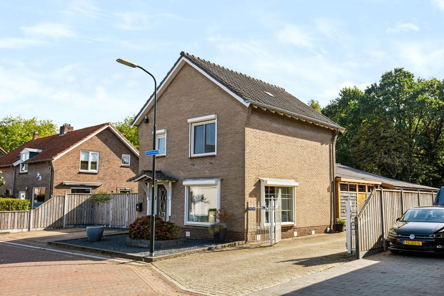 View photo 2 of Waterloseweg 87