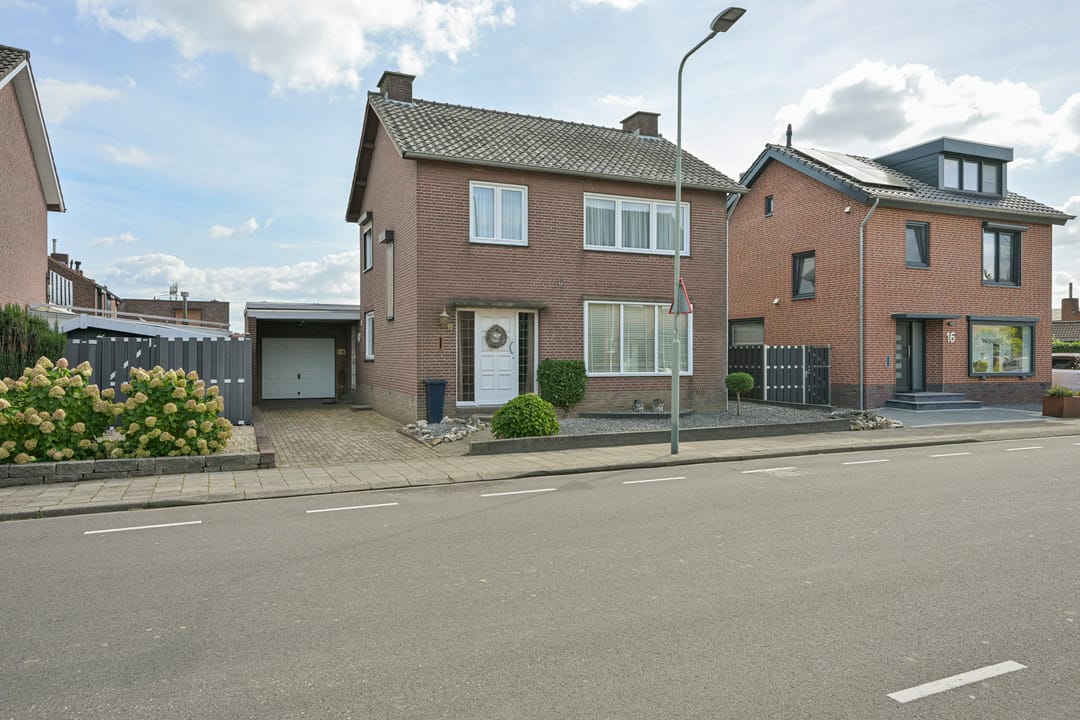 Photo 1 of Jan Petersstraat 18