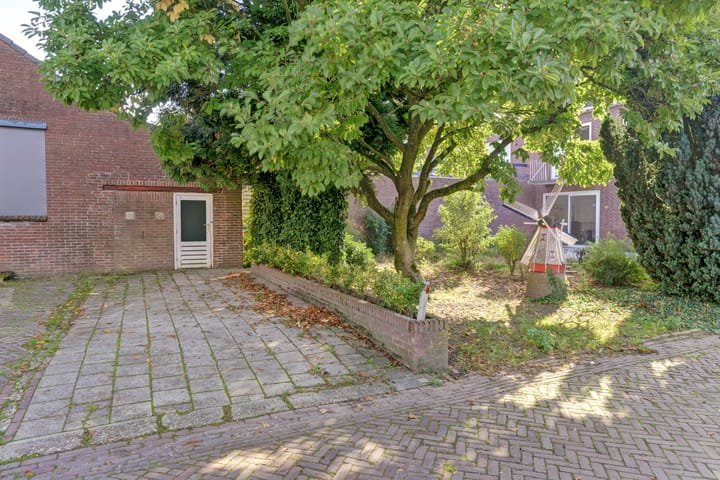 Twee-onder-één-kap te koop: Randweg 10, Elst (Ge)