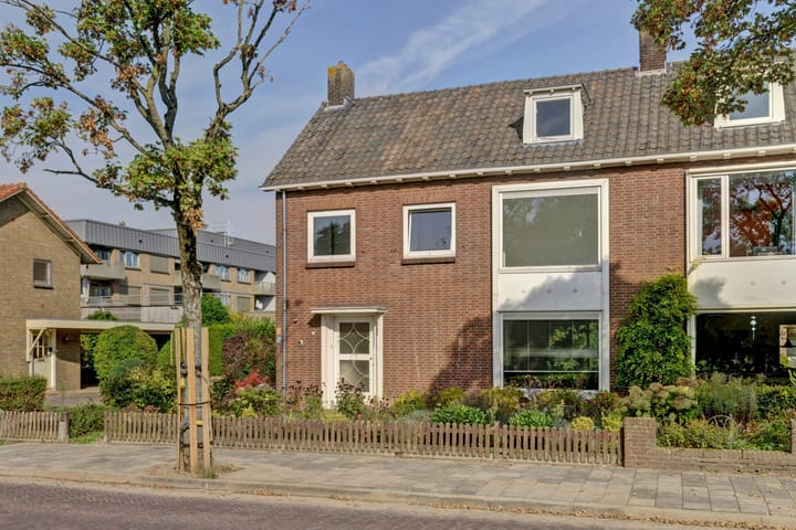 Twee-onder-één-kap te koop: Randweg 10, Elst (Ge)