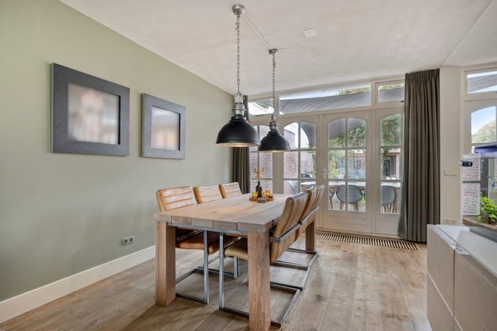 Tussenwoning te koop: Koningin Emmastraat 26, Kaatsheuvel