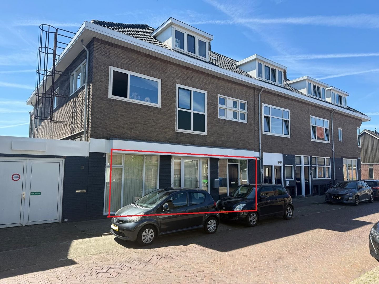 View photo 1 of Leliestraat 42