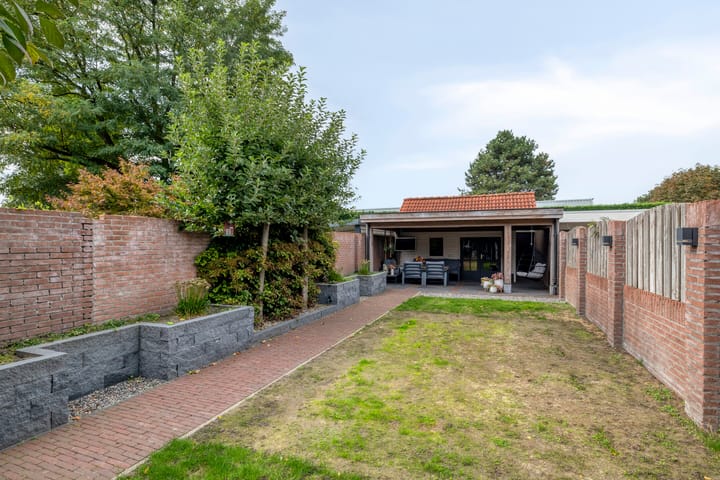 Tussenwoning te koop: Koningin Emmastraat 26, Kaatsheuvel