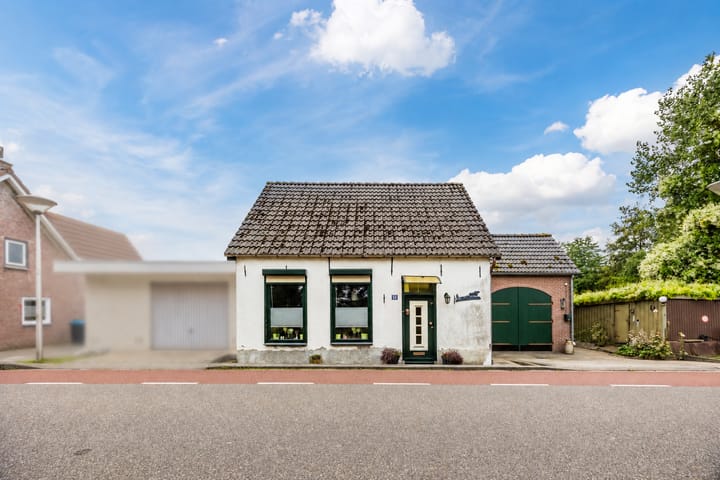 Vrijstaande woning te koop: Molendijk 50, Dinteloord