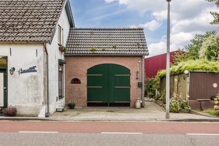 Vrijstaande woning te koop: Molendijk 50, Dinteloord