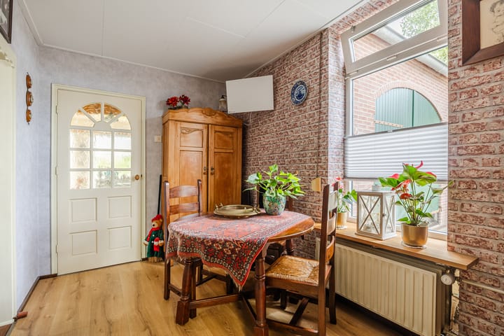 Vrijstaande woning te koop: Molendijk 50, Dinteloord