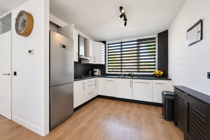 Tussenwoning te koop: Notarisappel 84, Tiel