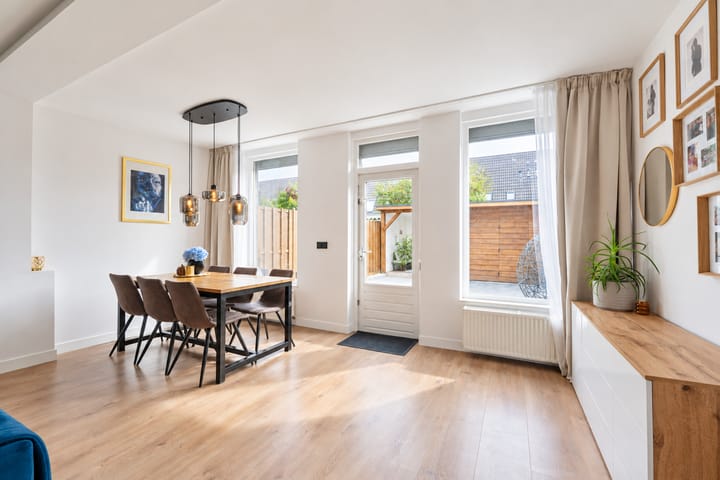Tussenwoning te koop: Notarisappel 84, Tiel