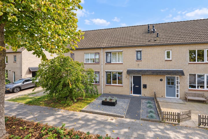 Tussenwoning te koop: Notarisappel 84, Tiel