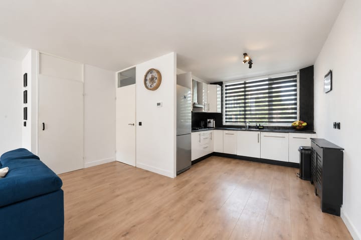 Tussenwoning te koop: Notarisappel 84, Tiel