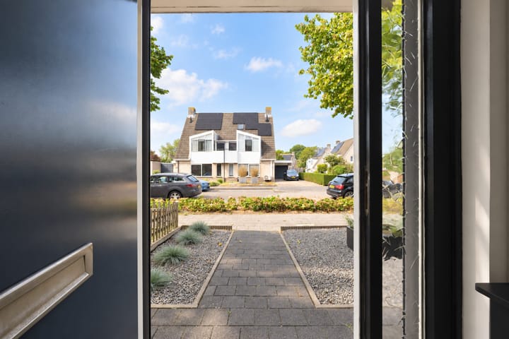 Tussenwoning te koop: Notarisappel 84, Tiel