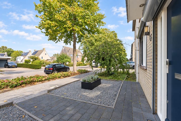 Tussenwoning te koop: Notarisappel 84, Tiel