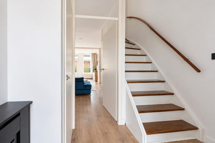 Tussenwoning te koop: Notarisappel 84, Tiel