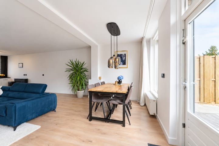 Tussenwoning te koop: Notarisappel 84, Tiel