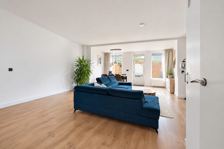 Tussenwoning te koop: Notarisappel 84, Tiel