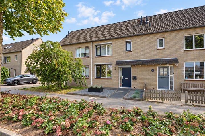 Tussenwoning te koop: Notarisappel 84, Tiel