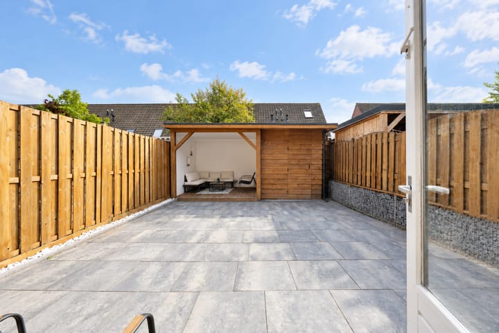Tussenwoning te koop: Notarisappel 84, Tiel