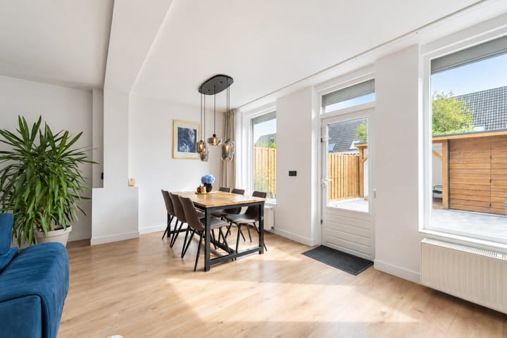Tussenwoning te koop: Notarisappel 84, Tiel