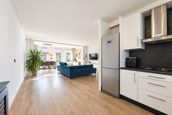Tussenwoning te koop: Notarisappel 84, Tiel