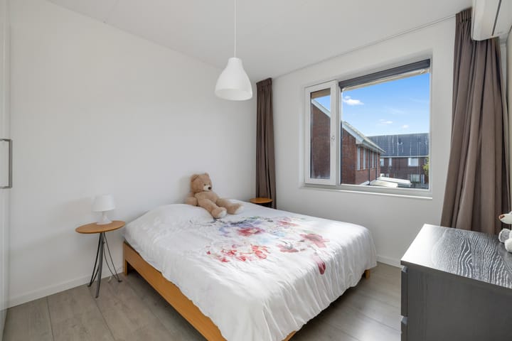 Tussenwoning te koop: Meerval 63, Schagen