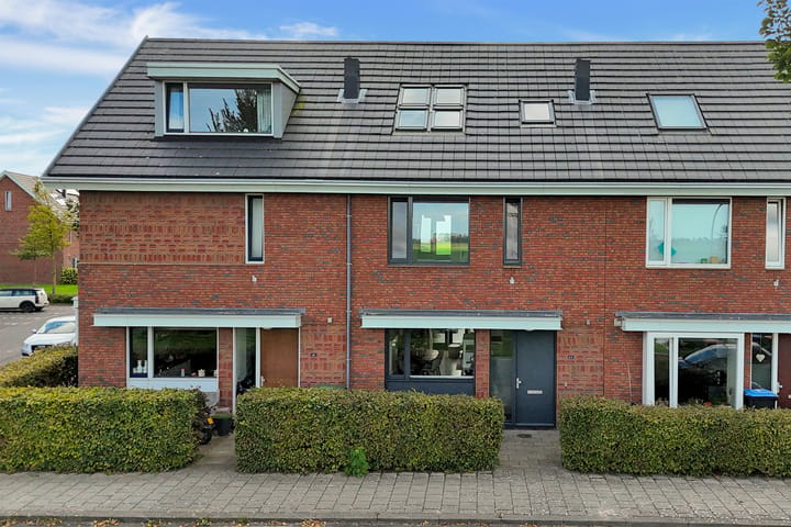 Tussenwoning te koop: Meerval 63, Schagen