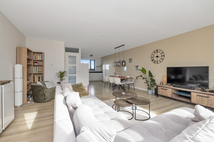 Tussenwoning te koop: Meerval 63, Schagen