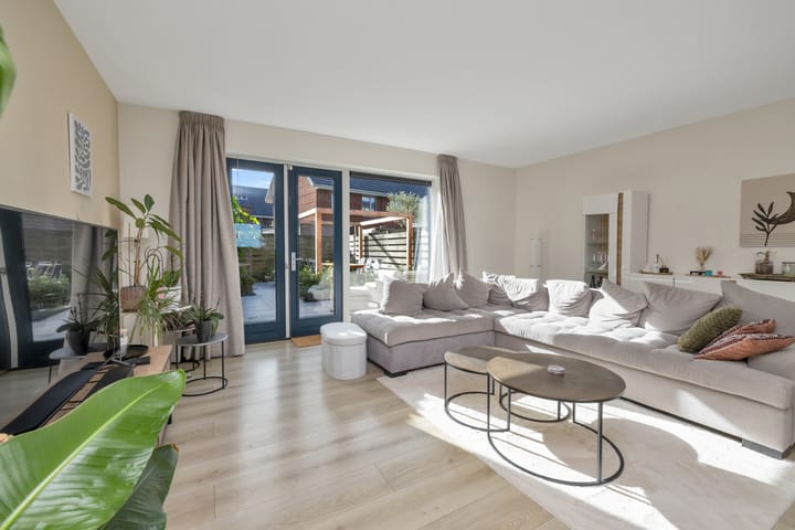 Tussenwoning te koop: Meerval 63, Schagen