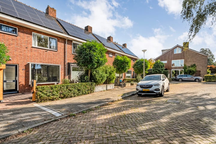 Tussenwoning te koop: Willem Barentszstraat 37, Zwolle