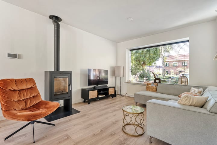 Tussenwoning te koop: Willem Barentszstraat 37, Zwolle