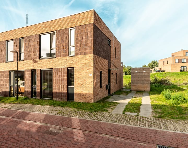 Twee-onder-één-kap te koop: Houtwal 25, Lelystad