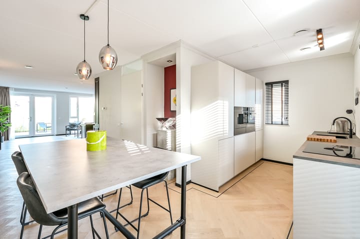 Twee-onder-één-kap te koop: Houtwal 25, Lelystad