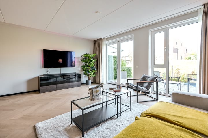 Twee-onder-één-kap te koop: Houtwal 25, Lelystad