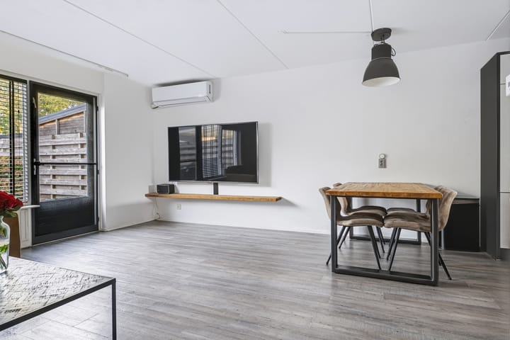 Tussenwoning te koop: Zwaluwenveld 16, Emmen
