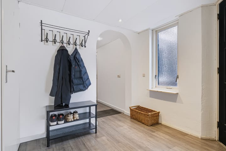 Tussenwoning te koop: Zwaluwenveld 16, Emmen