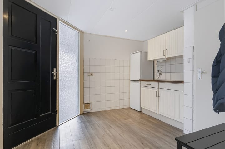 Tussenwoning te koop: Zwaluwenveld 16, Emmen