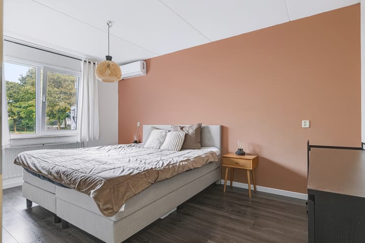 Tussenwoning te koop: Zwaluwenveld 16, Emmen