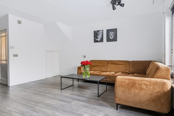 Tussenwoning te koop: Zwaluwenveld 16, Emmen