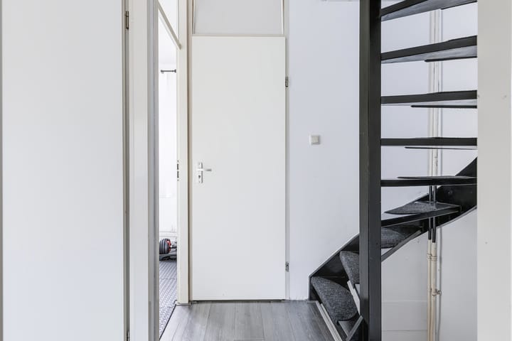 Tussenwoning te koop: Zwaluwenveld 16, Emmen