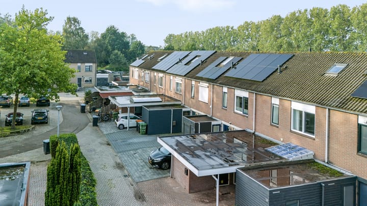 Tussenwoning te koop: Zwaluwenveld 16, Emmen