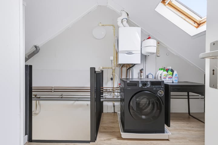 Tussenwoning te koop: Zwaluwenveld 16, Emmen