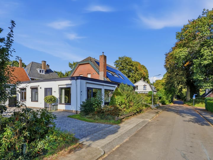 Twee-onder-één-kap te koop: Parallelweg 3, Heelsum