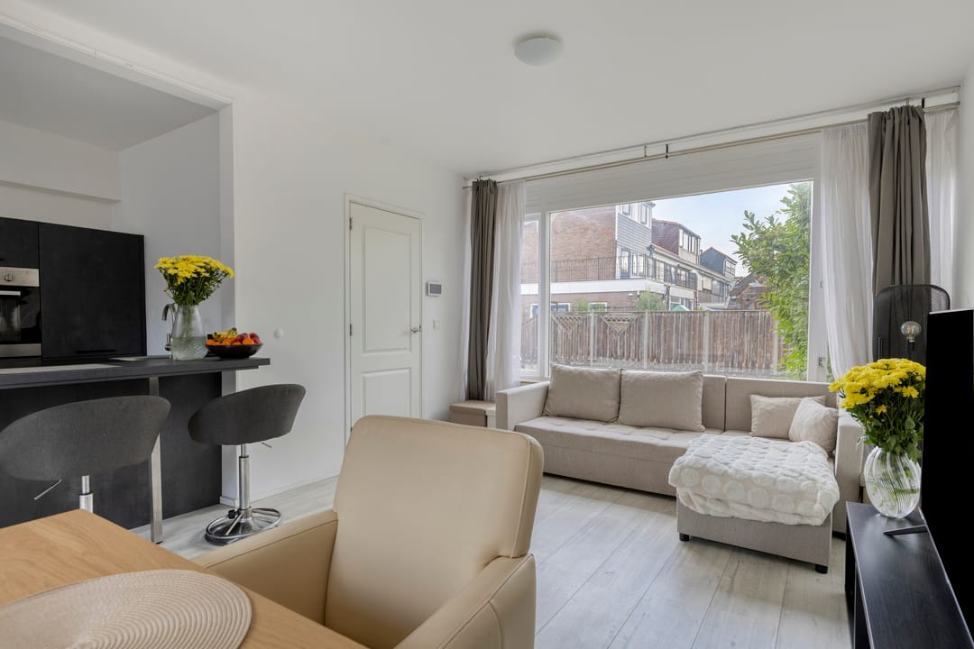 Photo 8 of Zwaluwstraat 4