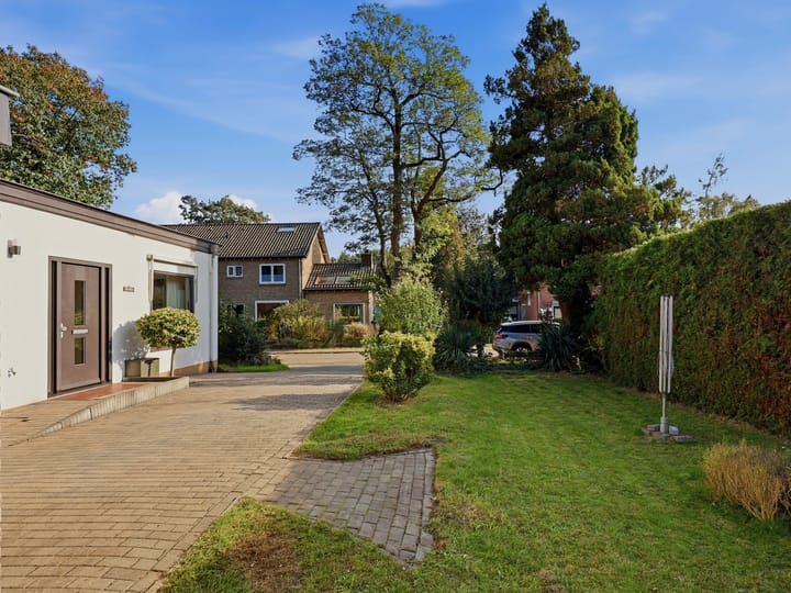 Twee-onder-één-kap te koop: Parallelweg 3, Heelsum