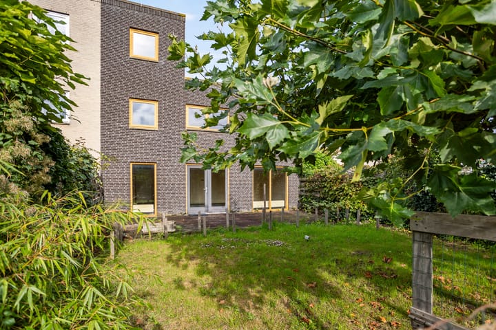 Hoekwoning te koop: Oude Middenweg 58, 'S-Gravenhage