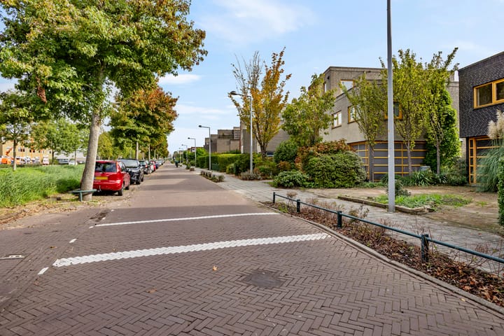 Hoekwoning te koop: Oude Middenweg 58, 'S-Gravenhage