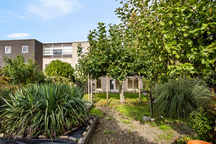 Hoekwoning te koop: Oude Middenweg 58, 'S-Gravenhage