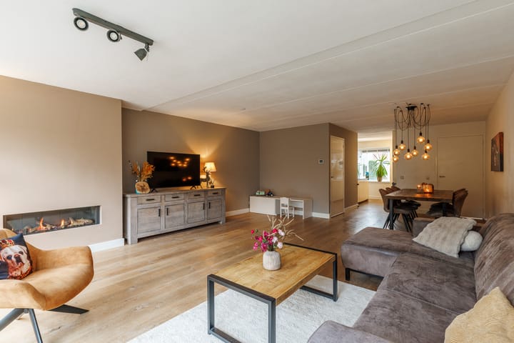 Tussenwoning te koop: Abe Lenstrastraat 13, Oldenzaal